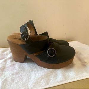 Free People leather 4” black platform clog heel. Not worn, like new. Size 8, 39